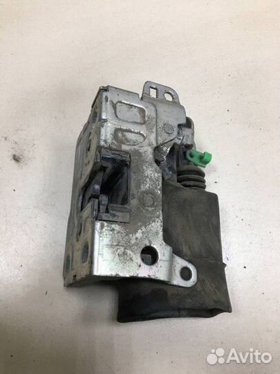 Замок двери передней левой с активатором