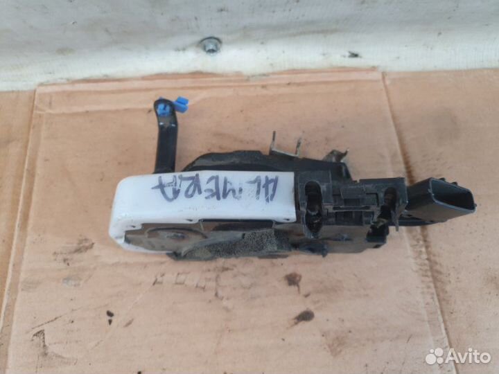 Замок двери передний левый Nissan Almera G15