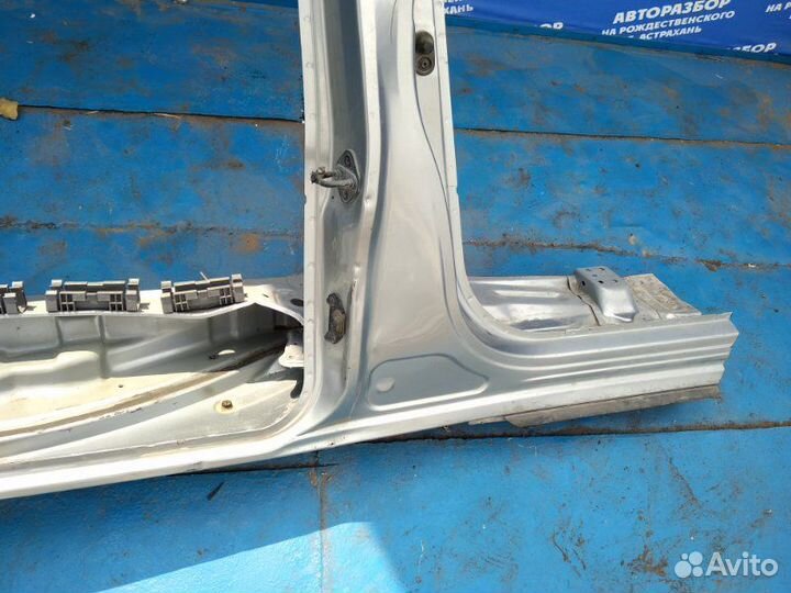 Правый порог со стойкой. Toyota Estima минивен