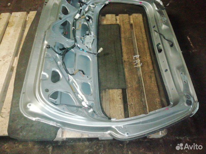 Крышка багажника задняя Toyota Gaia