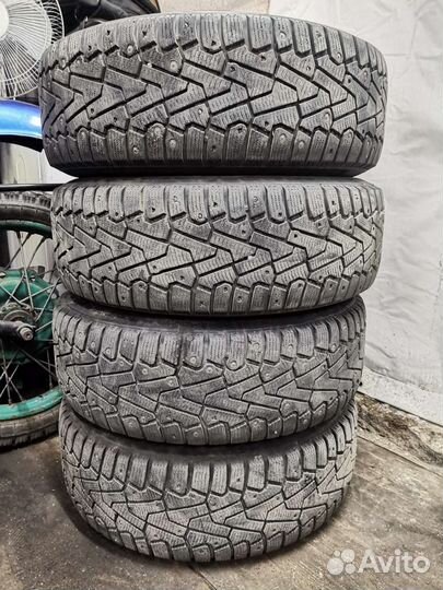 Pirelli Ice Zero 215/65 R16 102T