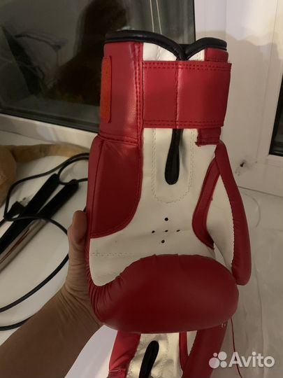 Боксерские перчатки 10 oz