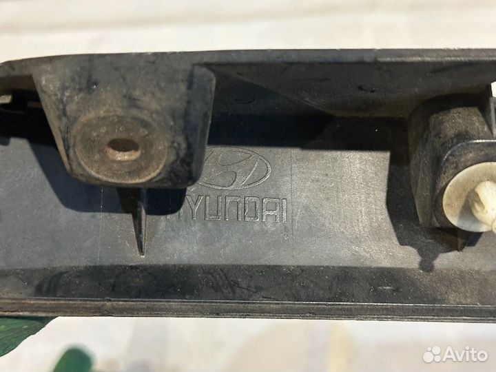 Накладка крышки багажника hyundai Accent 2 дефект