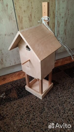 Скворечник для птиц с кормушкой