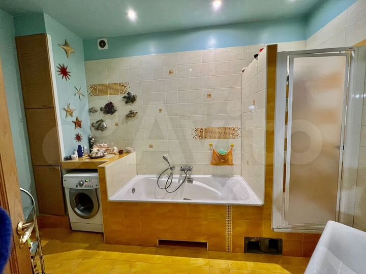 4-к. квартира, 132,2 м², 2/5 эт.