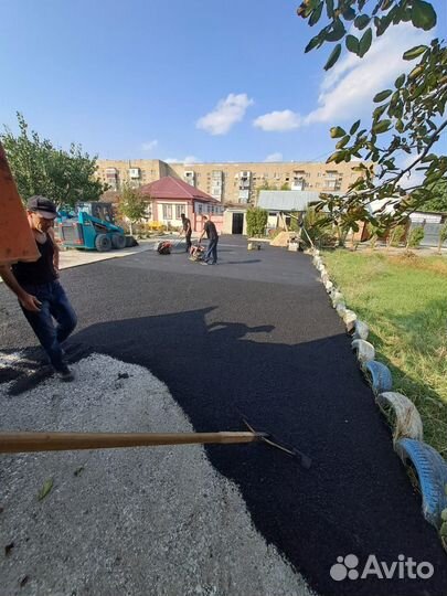 Укладка асфальта во дворе