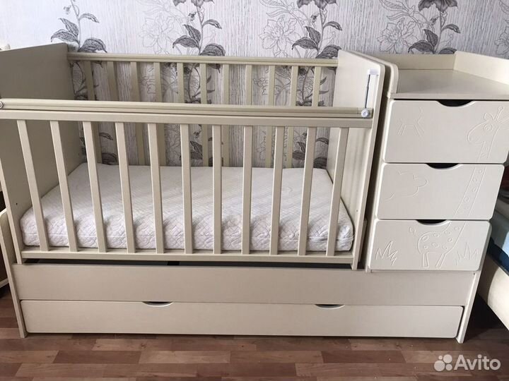 Детская кроватка трансформер с маятником