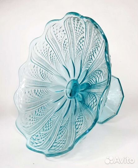 Ваза для фруктов на ножке. Цветное стекло