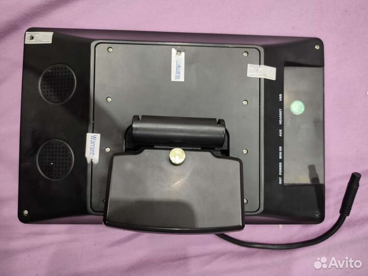 Автомобильный планшет сломанный