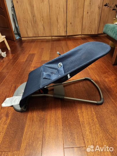 Кресло-шезлонг BabyBjorn Bliss Mesh темно-синий