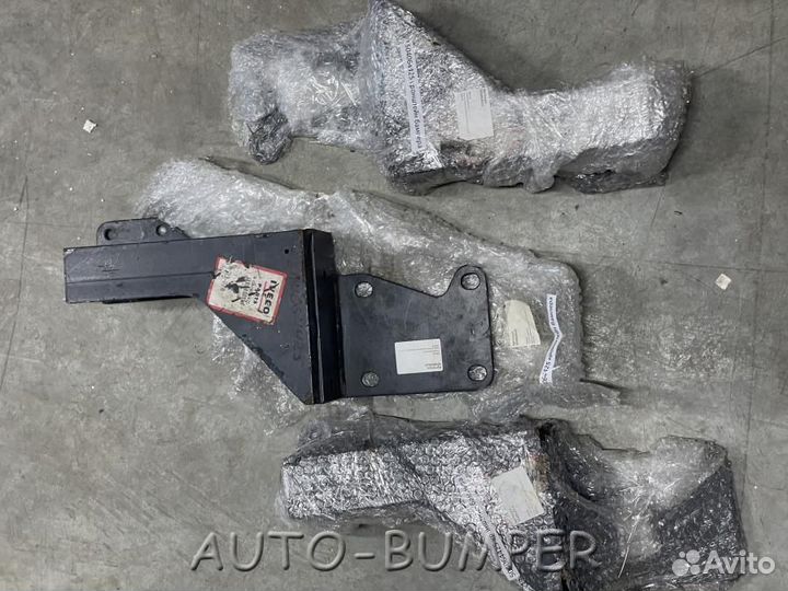 Iveco Eurocargo 2003- Кронштейн крепления бампера