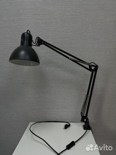 Лампа настольная на струбцине
