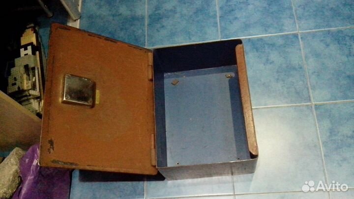 Сейф. Встраиваемый. (30-х 40-х годов изготовления)