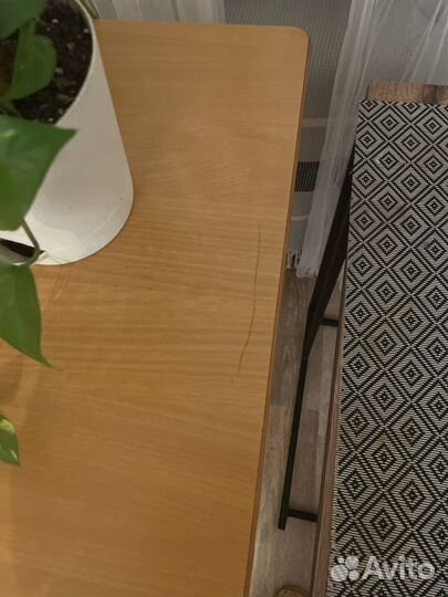 Стол добротный