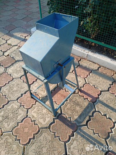 Измельчитель для овощей и корнеплодов ручной