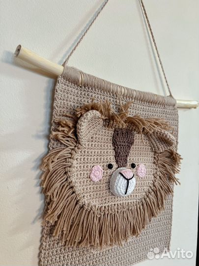 Вязанное детское панно Лев