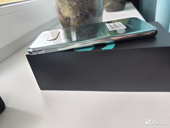 Samsung Galaxy S10e, 6/128 ГБ