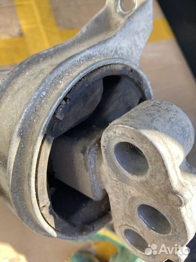 Опора двигателя Opel Astra H