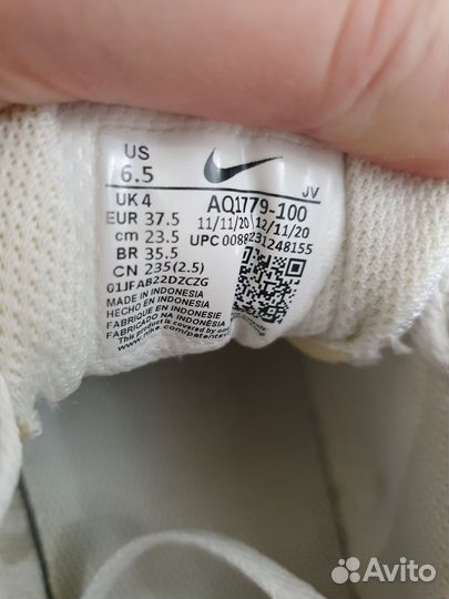 Кроссовки nike на р.36. стелька 23.5