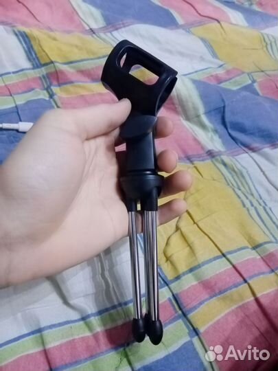 Тринога для микрофона