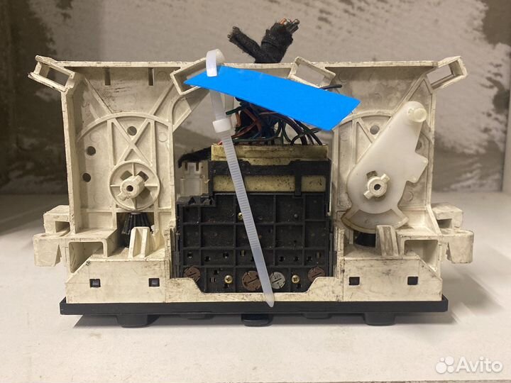 Блок управления отопителем Mitsubishi Carisma