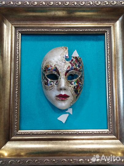 Венецианская маска в рамке