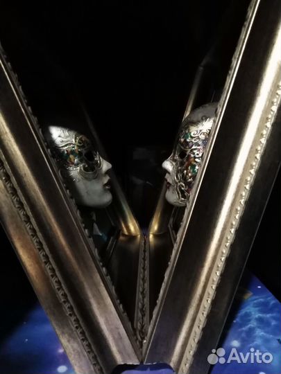 Венецианская маска в рамке