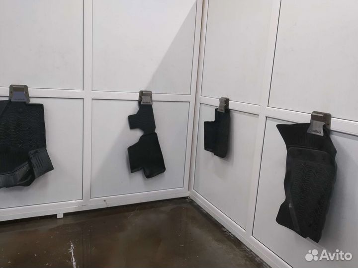 Продам коврики резиновые гранта седан 2023 года