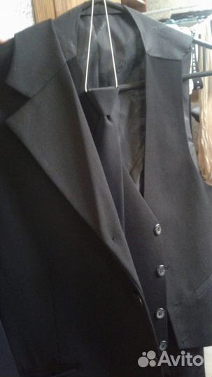 Продаю пиджак с жилеткой