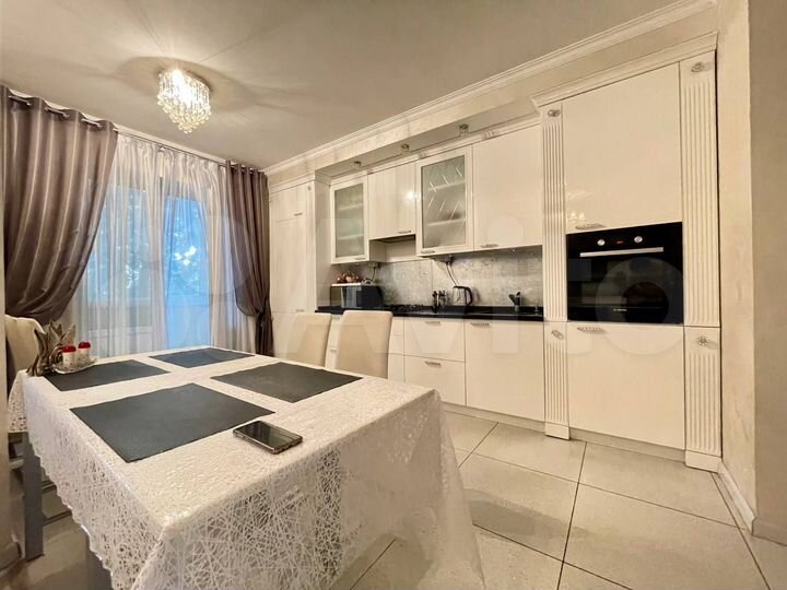 3-к. квартира, 103 м², 3/6 эт.