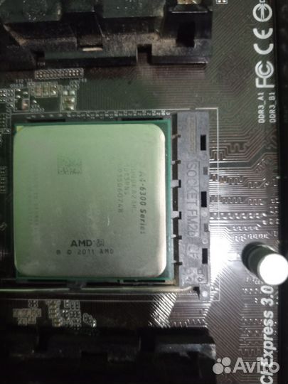 Материнская плата с процессором