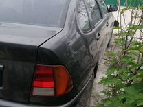 Volkswagen Polo 1.6 MT, 1997, битый, 280 000 км, с пробегом, цена 120 000 руб.