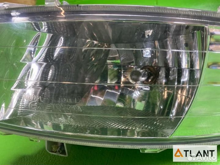 Туманка передняя левая toyota isis