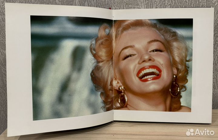 Книга альбом Мэрилин Монро Интимное воздействие