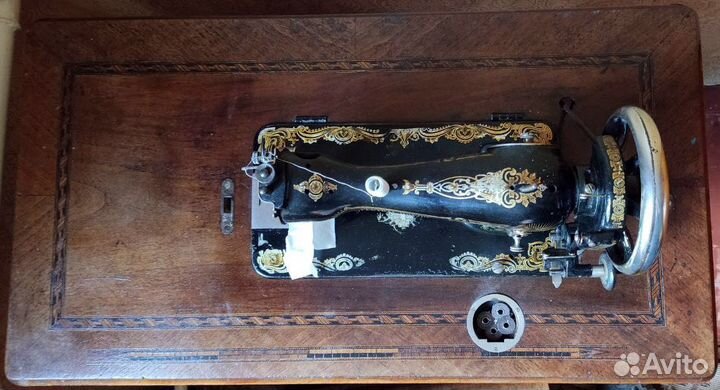 Ретро швейная машина Central Bobbin со станиной