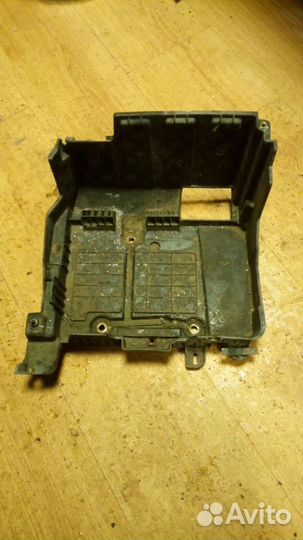 Площадка под аккумулятор Рено Меган 2 с 2003-2009