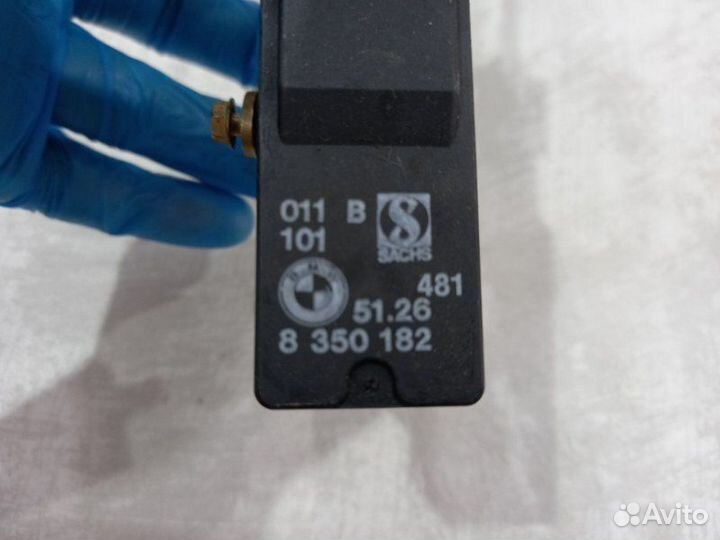 Активатор лючка бензобака Bmw 750 E32 M70B50 1992