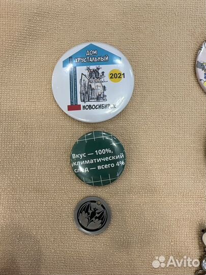 Значки, броши