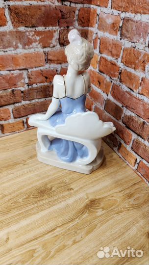 Статуэтка, фигурка фарфоровая 