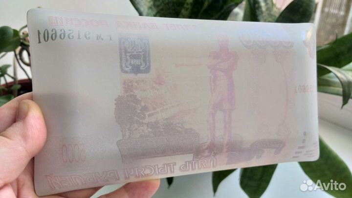 Декоративная тарелка в виде купюры