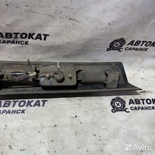 Накладка крышки багажника Nissan Primera P11