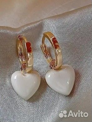 Серьги колечки с сердцами эмаль
