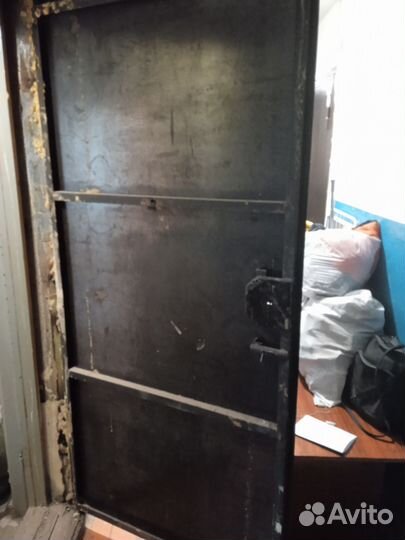 Дверь входная металлическая правая бу