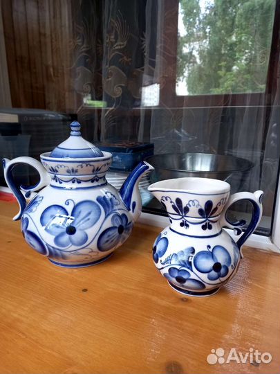 Гжель (сахарница+чайник+доска)