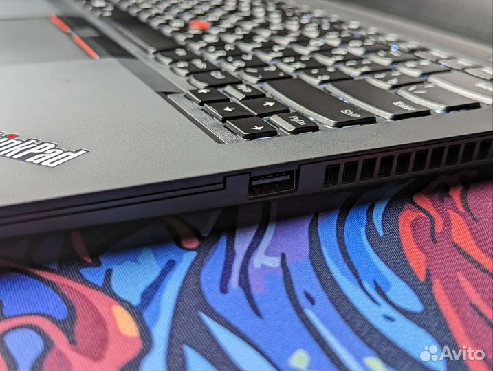 Lenovo Thinkpad P43s Core i7 8565U/Qudro P520 /16