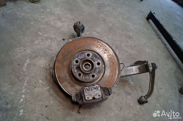 Кулак передний левый BMW X5 E70 (2006 - 2010)