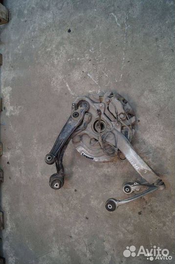 Кулак передний левый BMW X5 E70 (2006 - 2010)