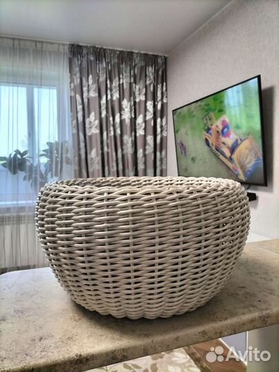 Кашпо из искусственного ротанга
