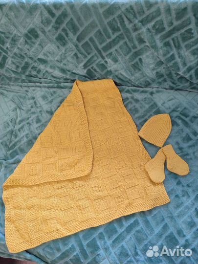 Вязаный комплект на малыша