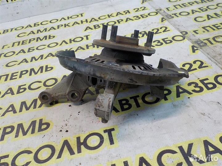 Кулак поворотный передний правый Toyota Yaris (XP